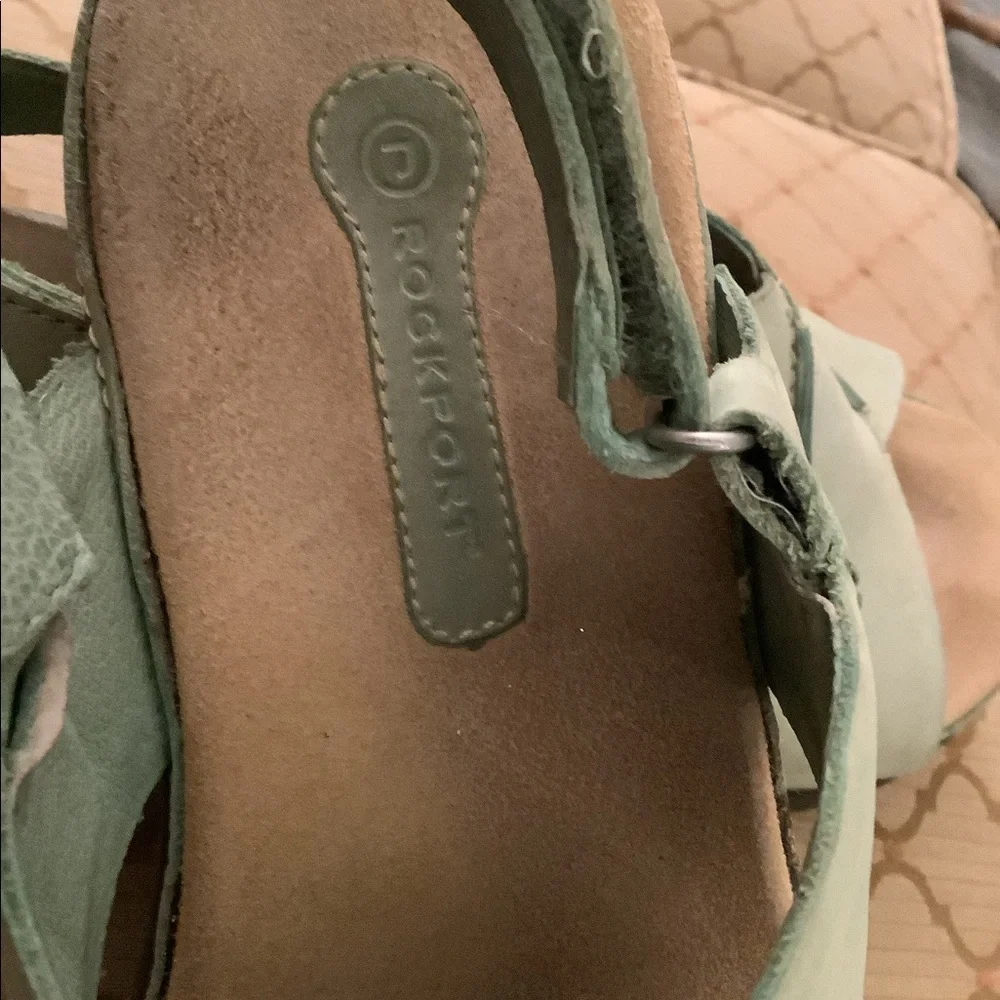 Rockpoint sandals leather green flat comfortable size 7 crisscross